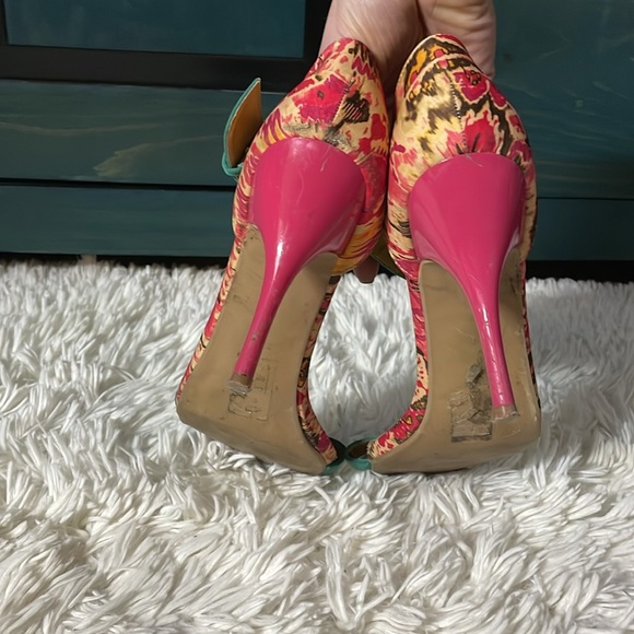 Strap heels - Picture 5 of 7